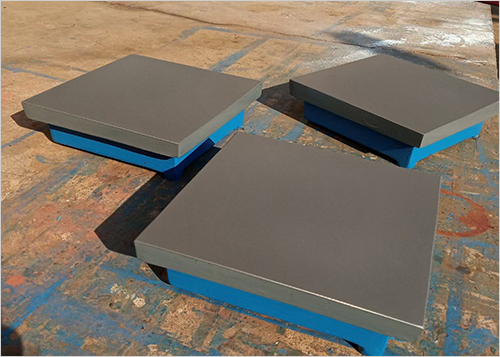 鑄鐵劃線平板使用前應(yīng)該怎樣準備